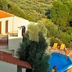 Alonissos Poikilma - Luxury In Alonissos In Nature With Private Pools