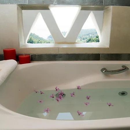 Alonissos Poikilma - Luxury In Alonissos In Nature With Private Pools