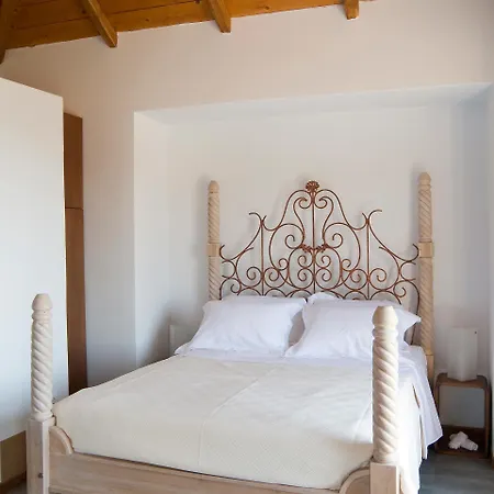 Alonissos Poikilma - Luxury In Alonissos In Nature With Private Pools Milia