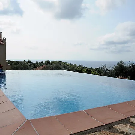 Alonissos Poikilma - Luxury In Alonissos In Nature With Private Pools Милия
