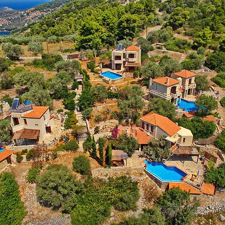 Alonissos Poikilma - Luxury In Alonissos In Nature With Private Pools ヴォトシ