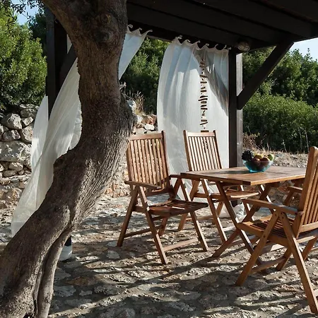 Alonissos Poikilma - Luxury In Alonissos In Nature With Private Pools Милия
